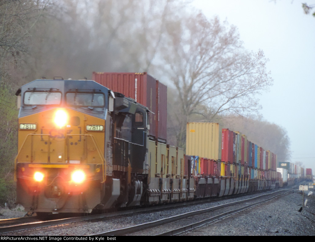 CSX 7811 on I007